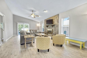 Beachside Home w Garage One Block to Beach Close to Shopping Dining 828